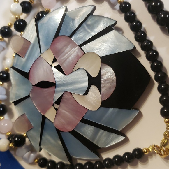 Vintage Beautiful Lion Motif Jewelry Set with Beads - Picture 2 of 8